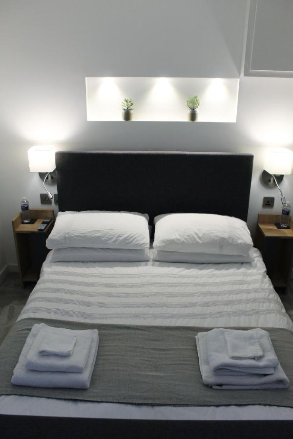 One One Five Apartment Swansea Exteriör bild